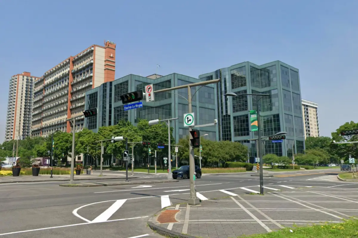 Vue sur le quartier de la station de metro de la ville de Longueuil sur la Rive-Sud