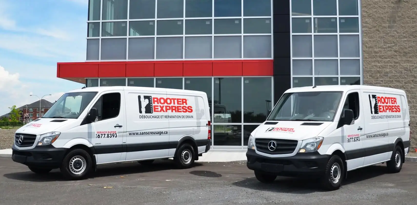 les camions de Nettoyage Rooter Express desservant la rive-sud en nettoyage et debouchage de drain et egout.